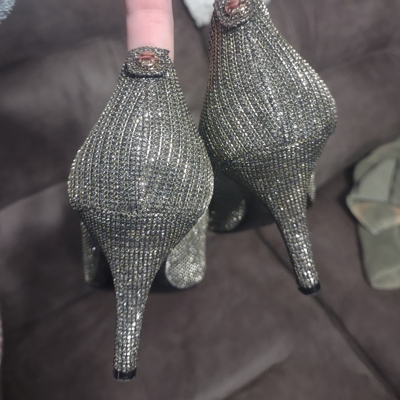 Michael Kors Alina Flex crystal-embellished pumps 9M - Picture 11 of 15